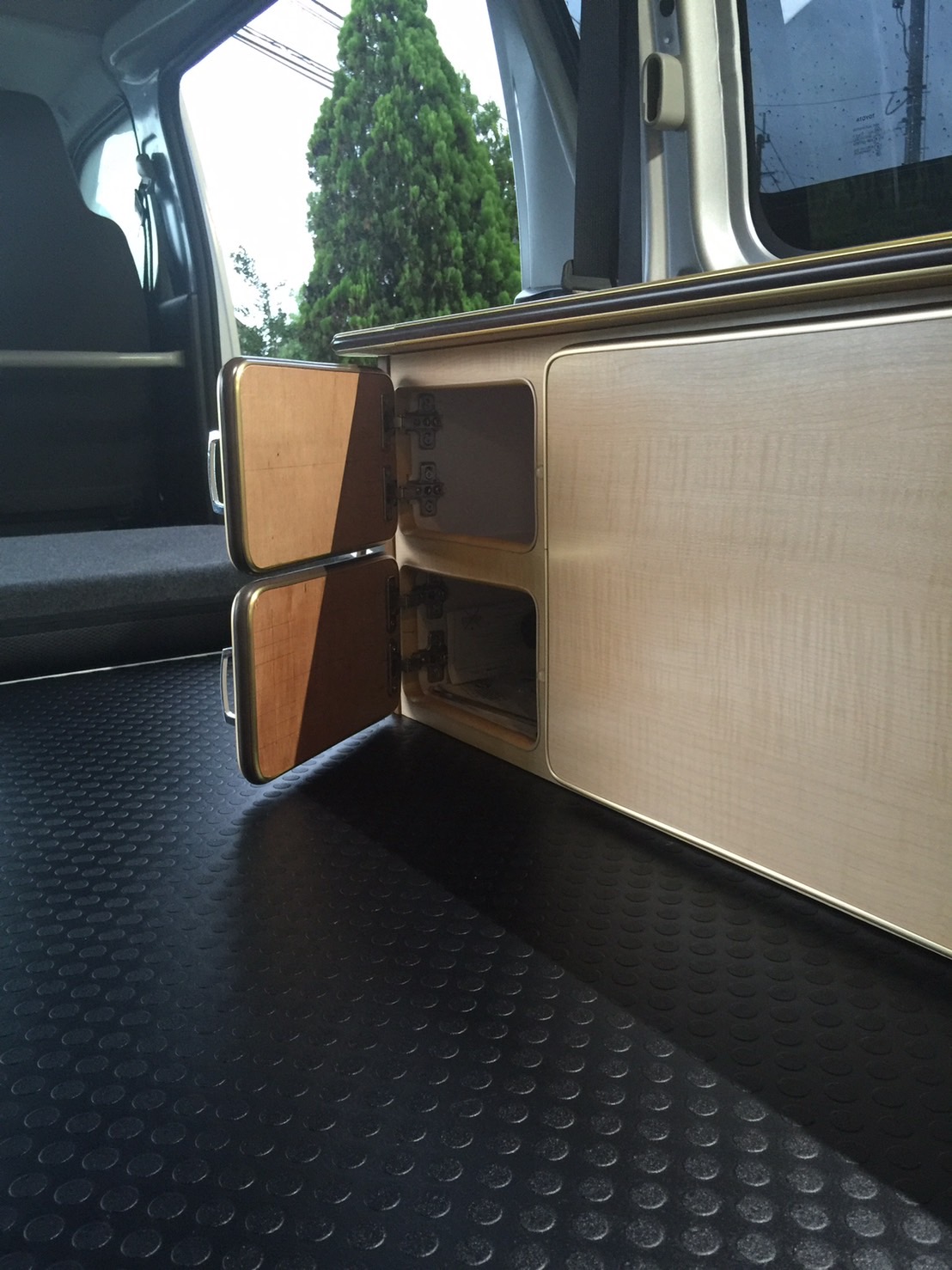 施工事例　ハイエース改造　キャンピングカー